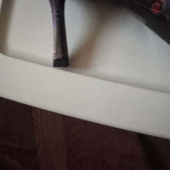 Fun and funky Torgeis New York Sandal! - Picture 4 of 8